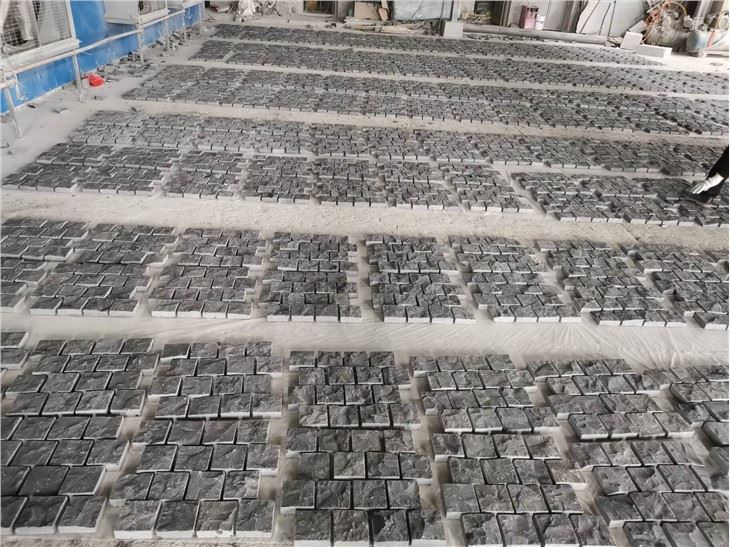 Ġebla tal-Cobble Bażali l-Iswed